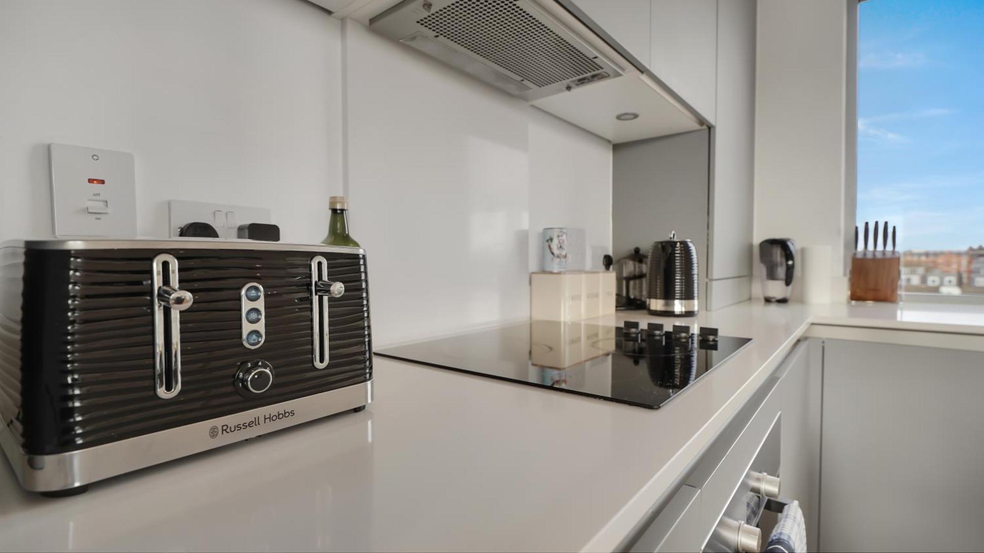 Modern And Spacious Penthouse Apartment In Putney With Free Parking Londen Buitenkant foto