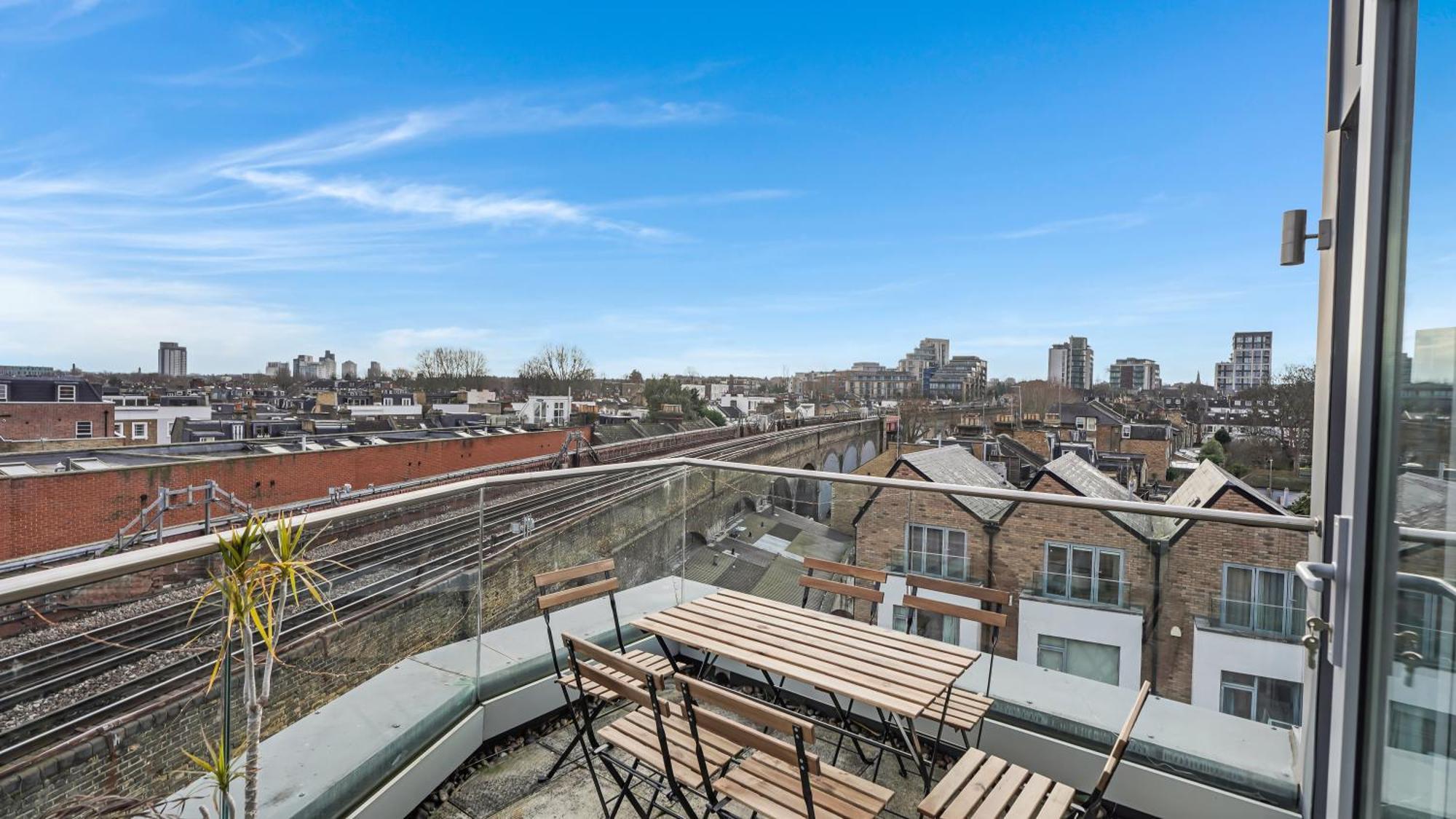Modern And Spacious Penthouse Apartment In Putney With Free Parking Londen Buitenkant foto